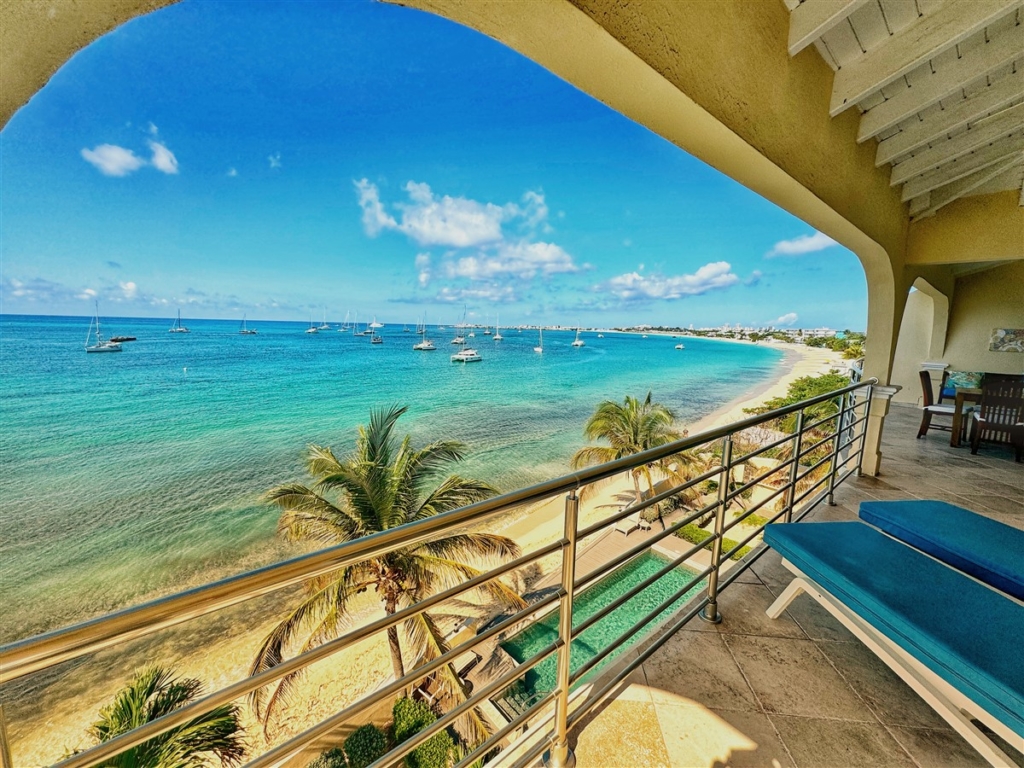 Stunning Exclusive Off Grid Penthouse Rentals With Underwater Cafe image