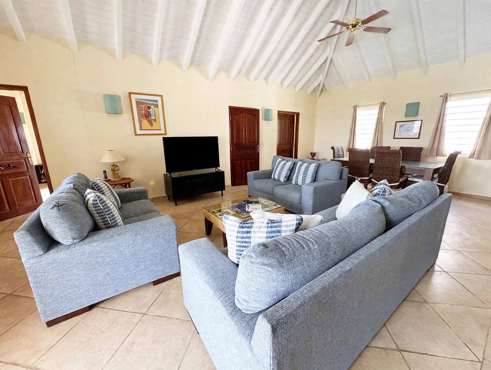 villa-jade-living-1