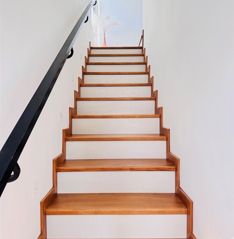 768